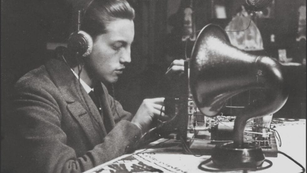 CONVERGENCE BETWEEN IR AND PR